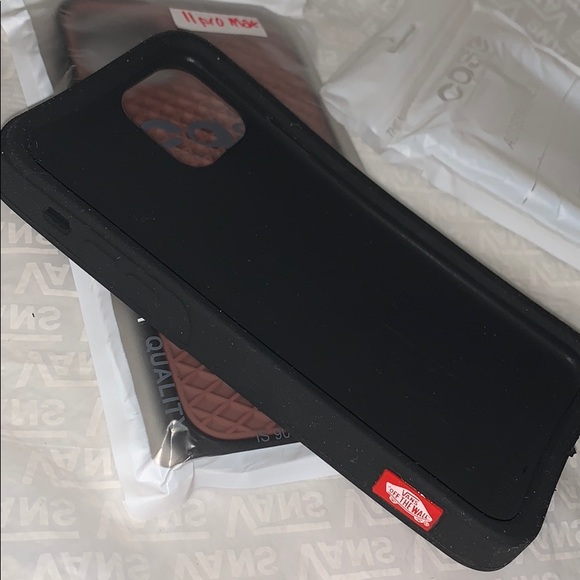 >💟FREE WITH $140. PURCHASE OR $21 iPHONE CASE THICK SHOE LIKE VANS BRAND NEW - Picture 3 of 13